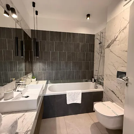 Qualis Coresi - Rise Apartament *