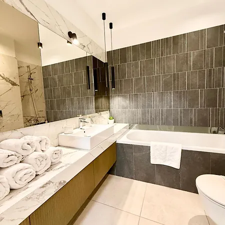 Qualis Coresi - Rise Apartament